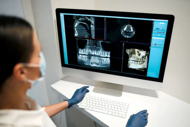 Dental diagnostic imaging screen