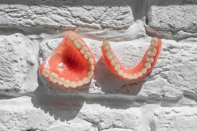 Artificial teeth denture set