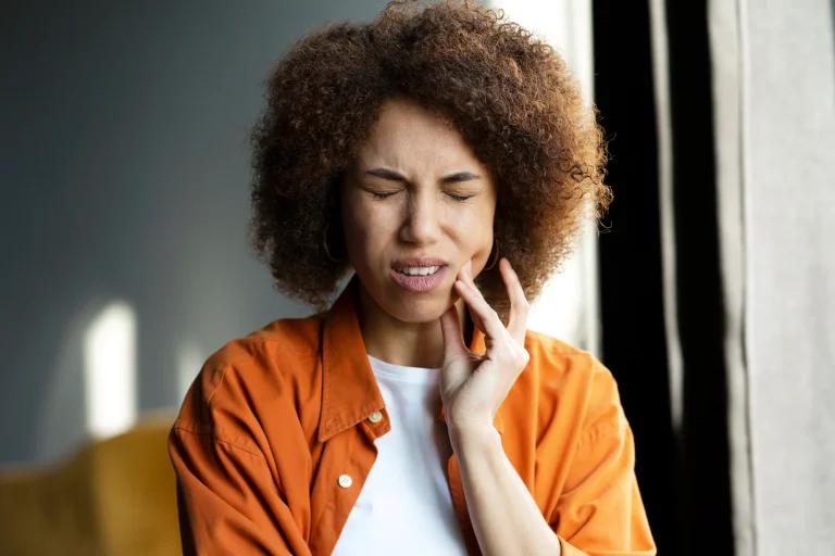 Tooth extraction pain discomfort